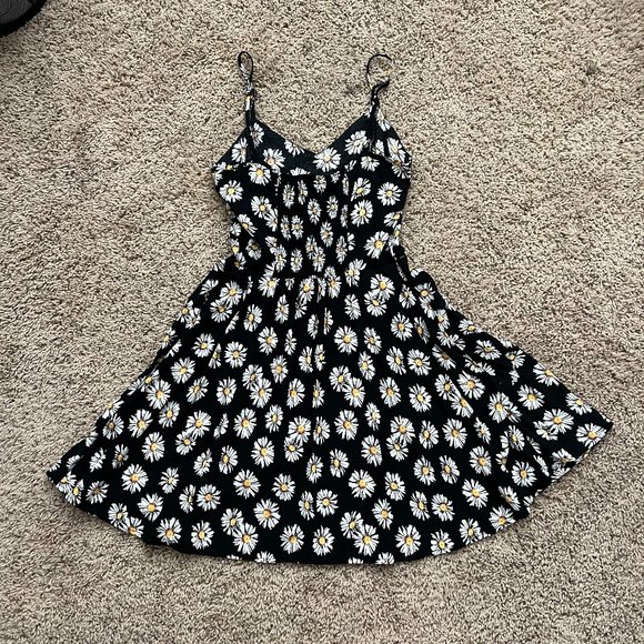 summery dress in daisy print - Picture 2 of 2